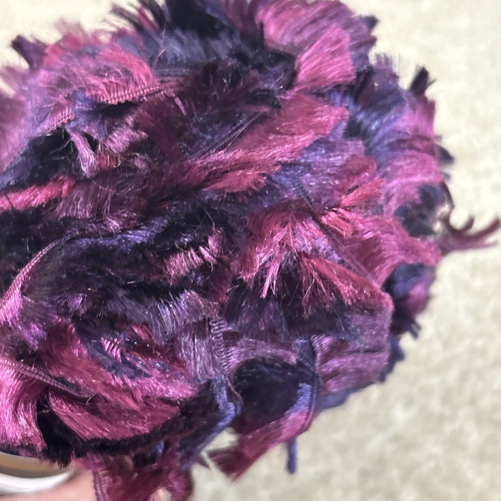 Boa Yarn 1.75 oz 50g Bulky 5 Weight Bernat Ribbon Eyelash Mocking Bird - Picture 6 of 6